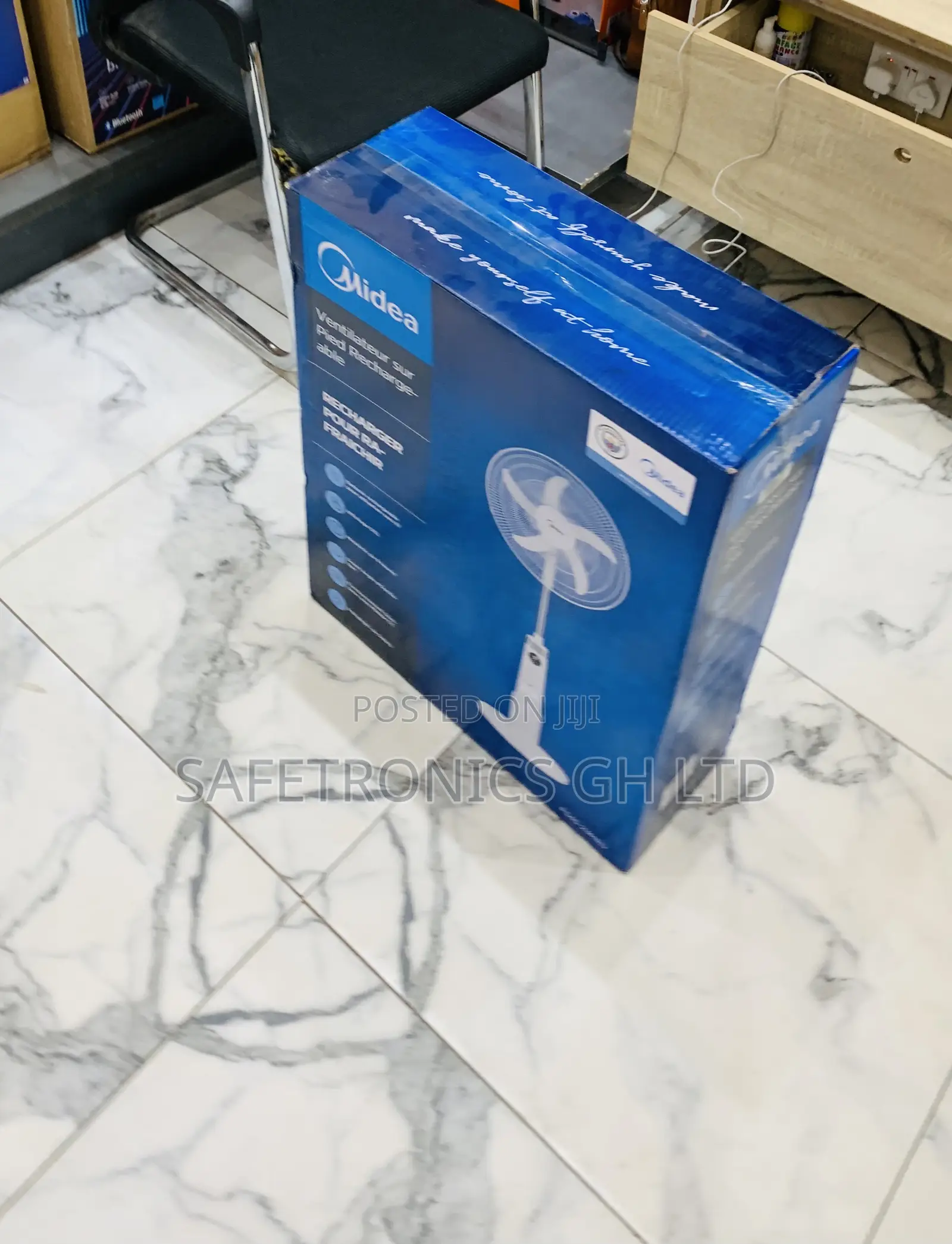 Ultra Modern Midea Fist Fan 18 Rechargeable Fan