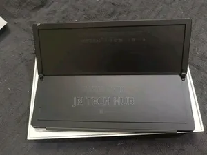 New Microsoft Surface Pro 5 8GB Intel Core i5 SSHD (Hybrid) 256GB