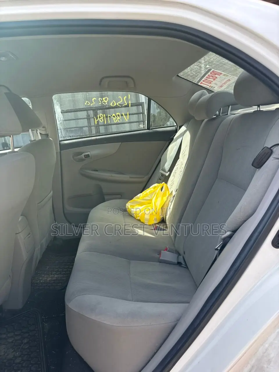 Toyota Corolla LE Special Edition 4dr Sedan (1.8L 4cyl 4A) 2013 White