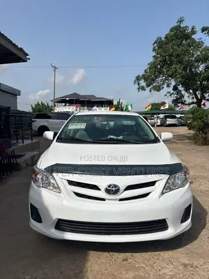 Toyota Corolla LE Special Edition 4dr Sedan (1.8L 4cyl 4A) 2013 White