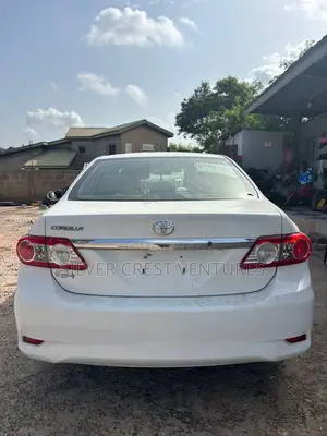 Toyota Corolla LE Special Edition 4dr Sedan (1.8L 4cyl 4A) 2013 White