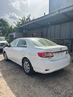 Toyota Corolla LE Special Edition 4dr Sedan (1.8L 4cyl 4A) 2013 White
