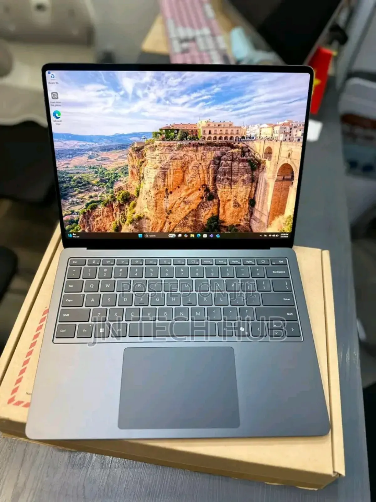 New Microsoft Surface Laptop 7 16GB Intel Core Ultra 7 SSHD (Hybrid) 1T