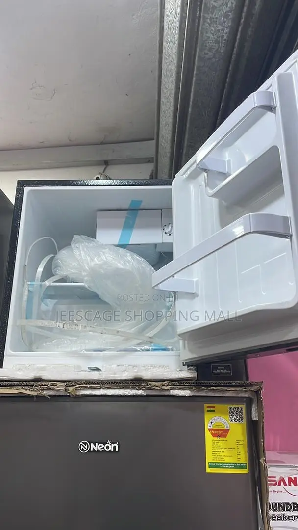 Icona Compact Refrigerator With Powerful Direct Cooling