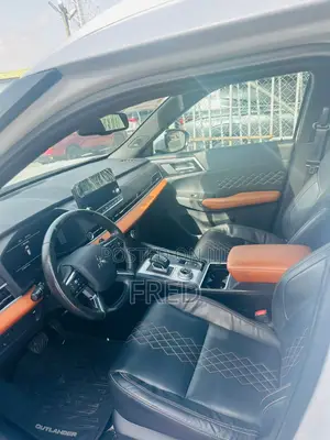 Mitsubishi Outlander SEL 2022 White