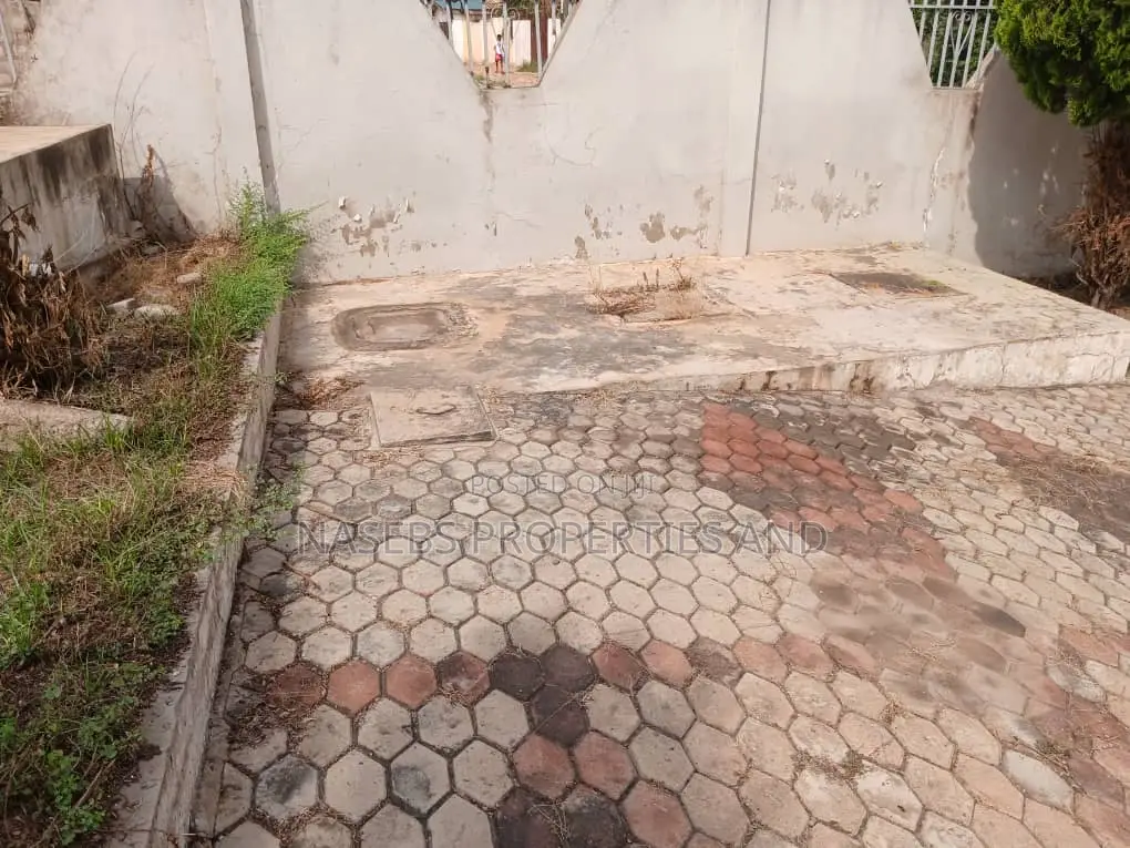 5bdrm House in Gbawe for sale