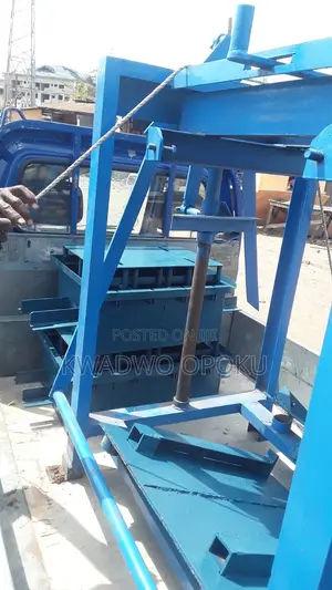Block Machine With 4 Moulds( 4 at a Time )