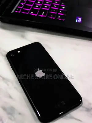 Apple iPhone SE 128 GB Black