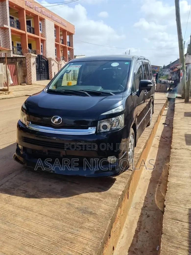 Toyota Voxy 2013 Black