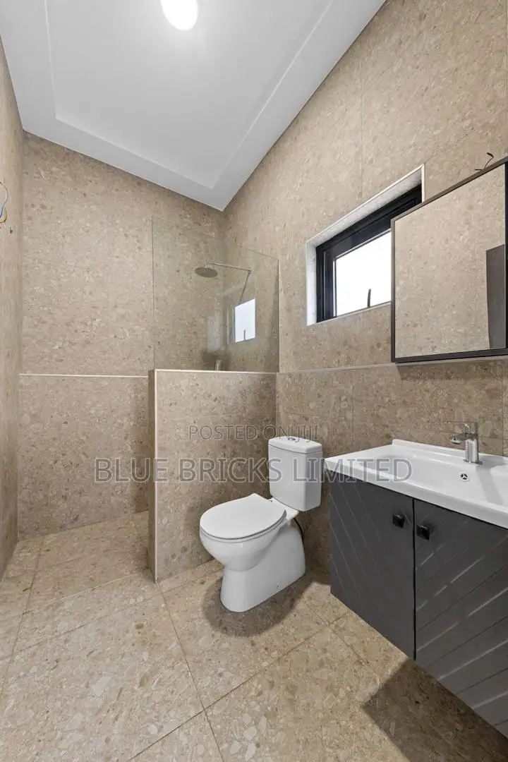 3bdrm House in Adenta, Barrier for sale