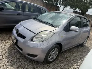Toyota Vitz 2010 Silver