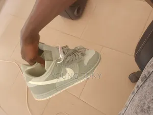 Nike Duke Low Sb Olive Aura
