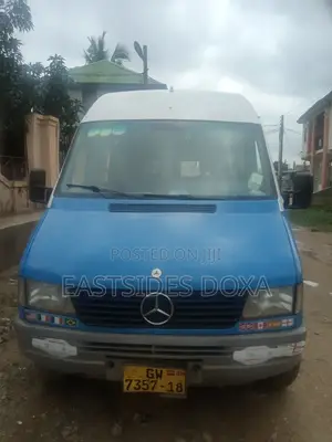 Mercedes-Benz 1113 1999 Blue