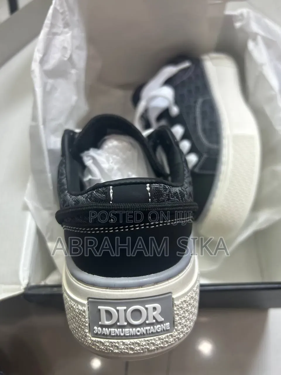Dior 30 Avenue Montaigne Black and White