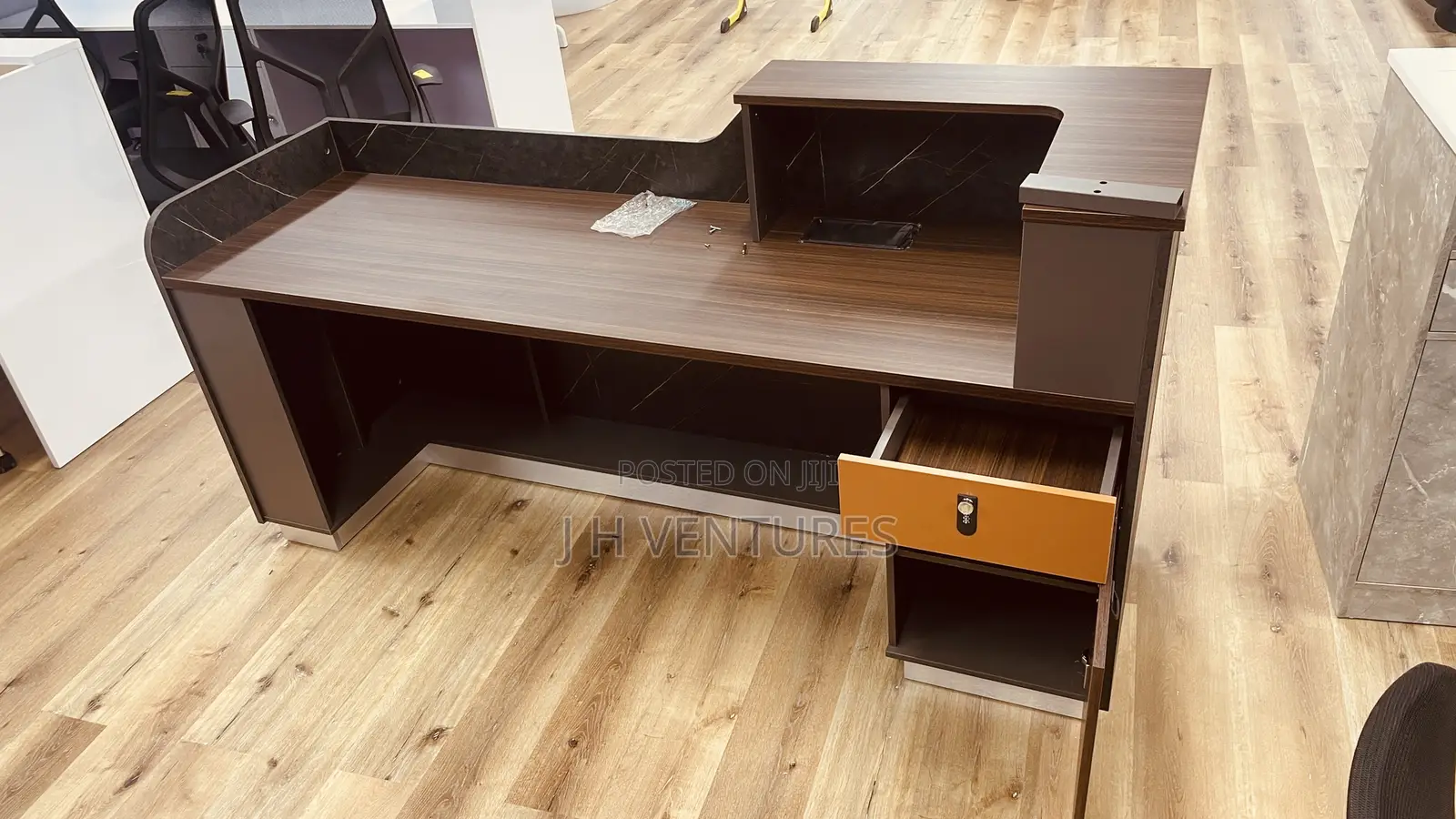 Executive Front Desk (La-660-20)
