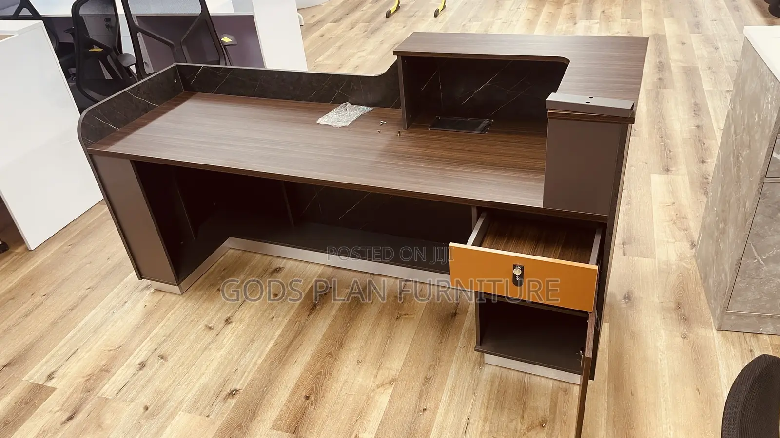 Executive Front Desk (La-660-20)