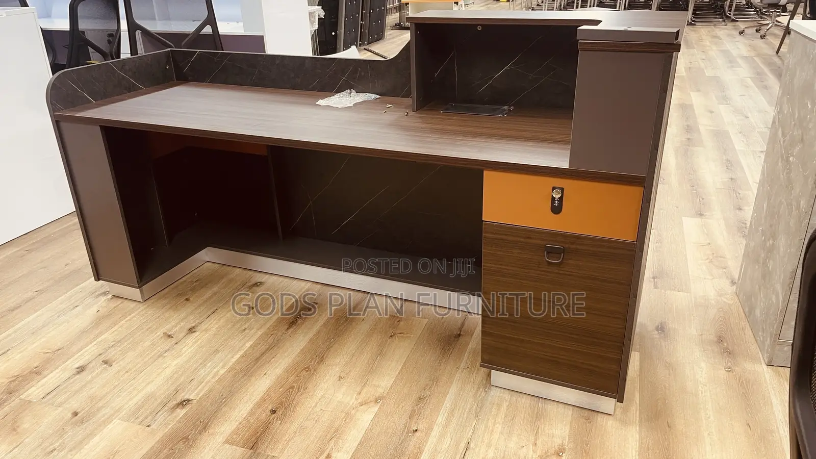 Executive Front Desk (La-660-20)
