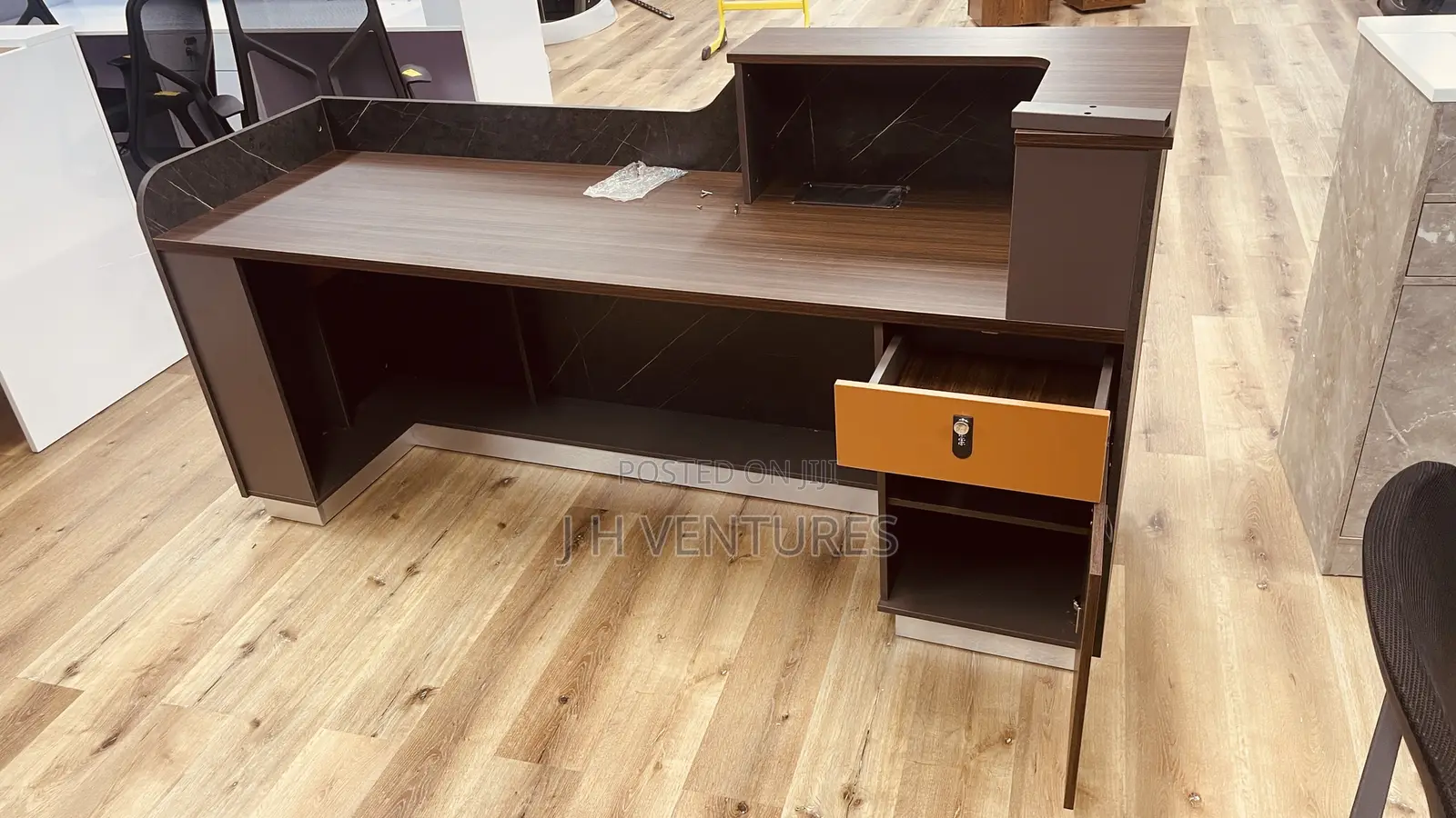 Executive Front Desk (La-660-20)