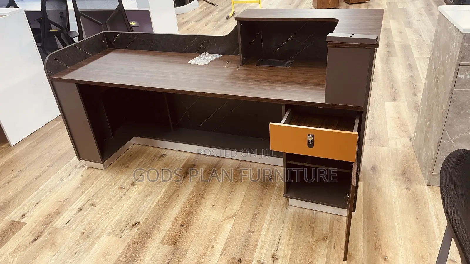 Executive Front Desk (La-660-20)