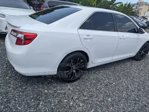 Toyota Camry SE Sport 4dr Sedan (2.5L 4cyl 6A) 2014 White