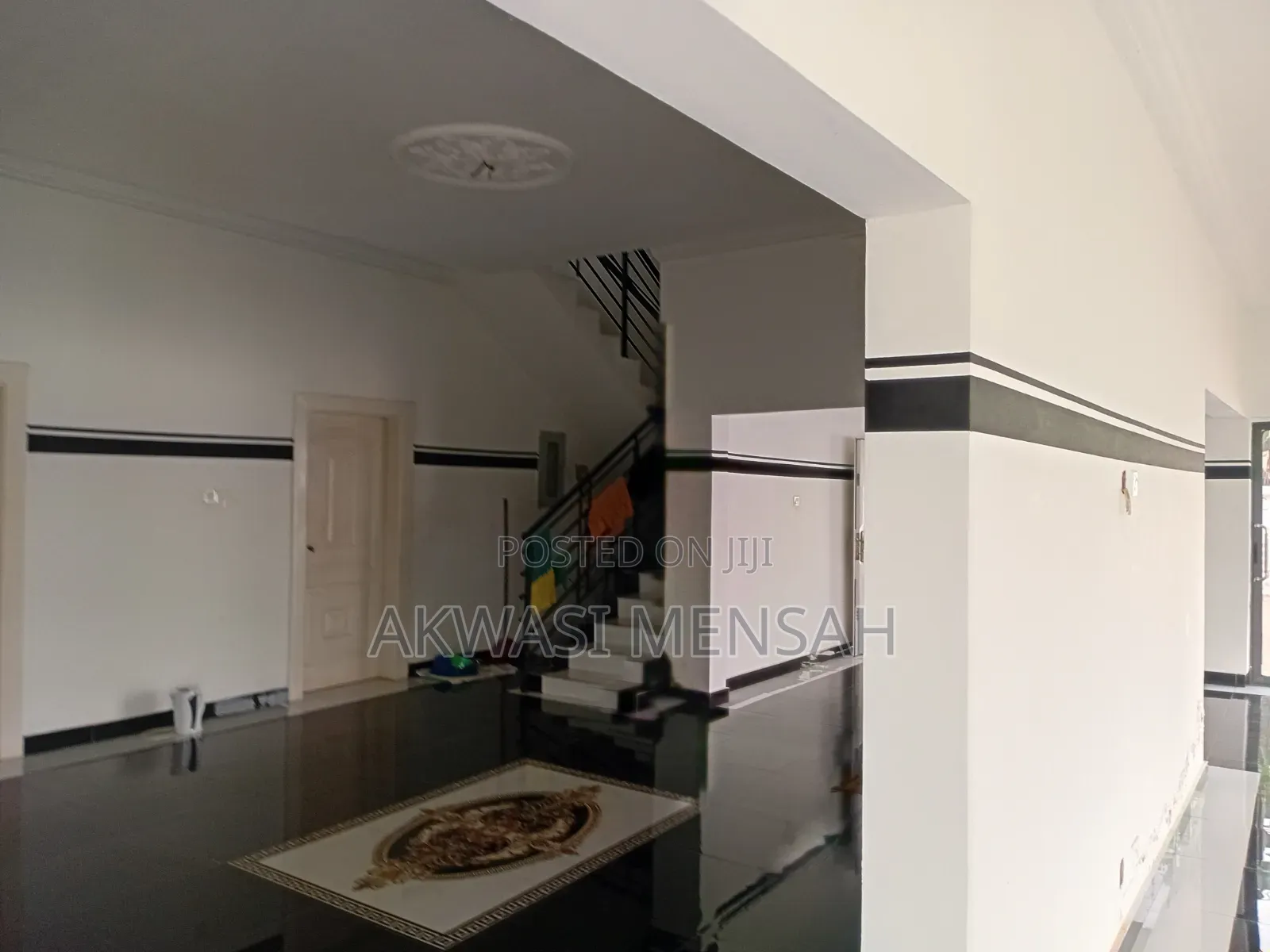 5bdrm House in Grow Hotel  Area, North Legon for sale