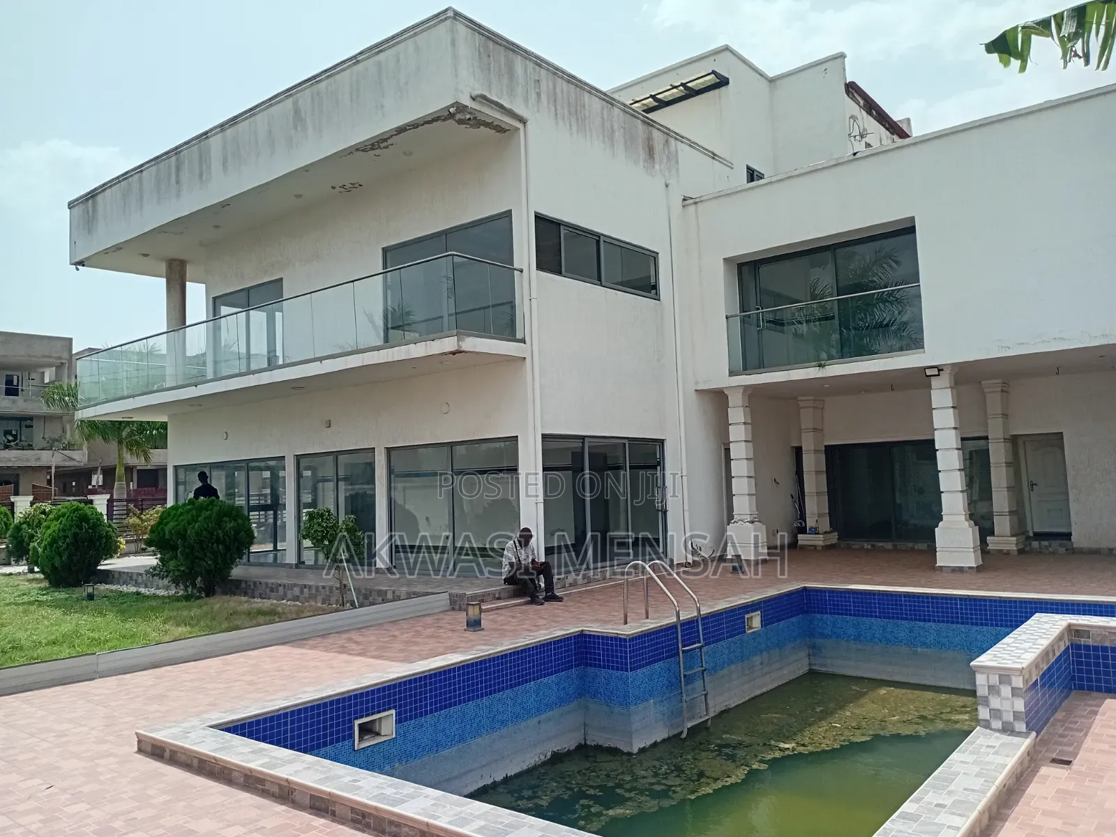 5bdrm House in Grow Hotel  Area, North Legon for sale