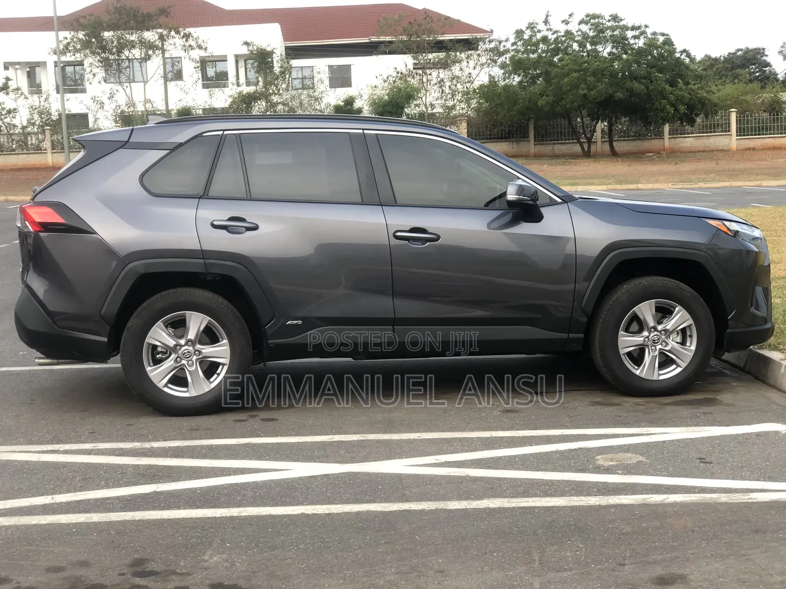 Toyota RAV4 Hybrid XLE AWD 2025 Gray