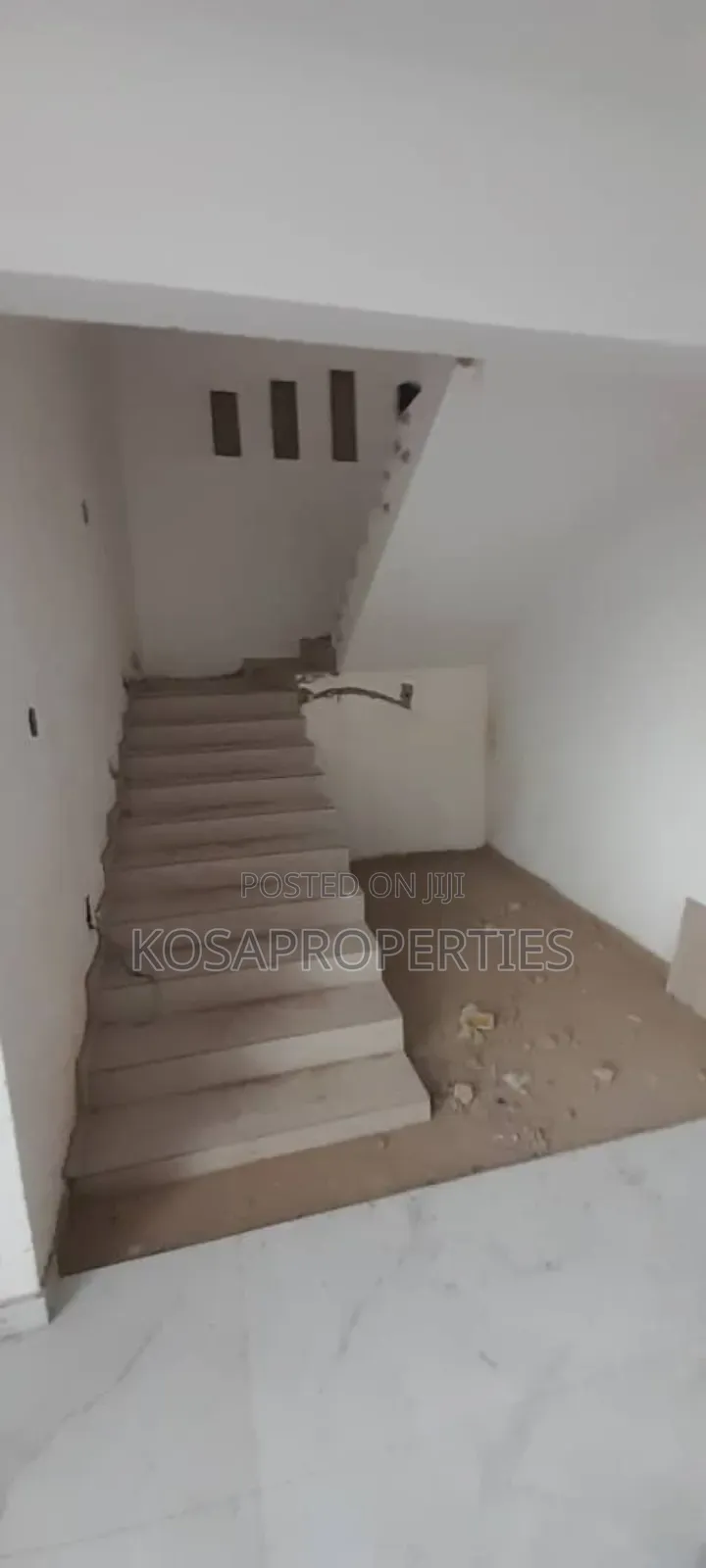 5bdrm House in Adjiringanor Tesa, East Legon for sale