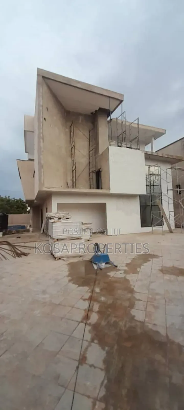 5bdrm House in Adjiringanor Tesa, East Legon for sale