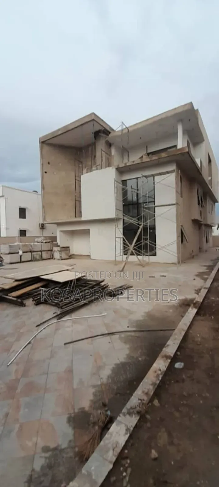 5bdrm House in Adjiringanor Tesa, East Legon for sale