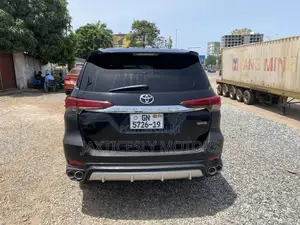 Toyota Fortuner 2.8 D AWD 2019 Black