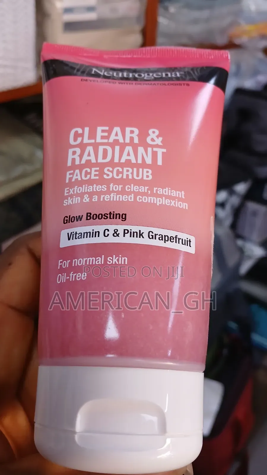 Neutrogena Clear and Radiant Face Scrub, 150ml