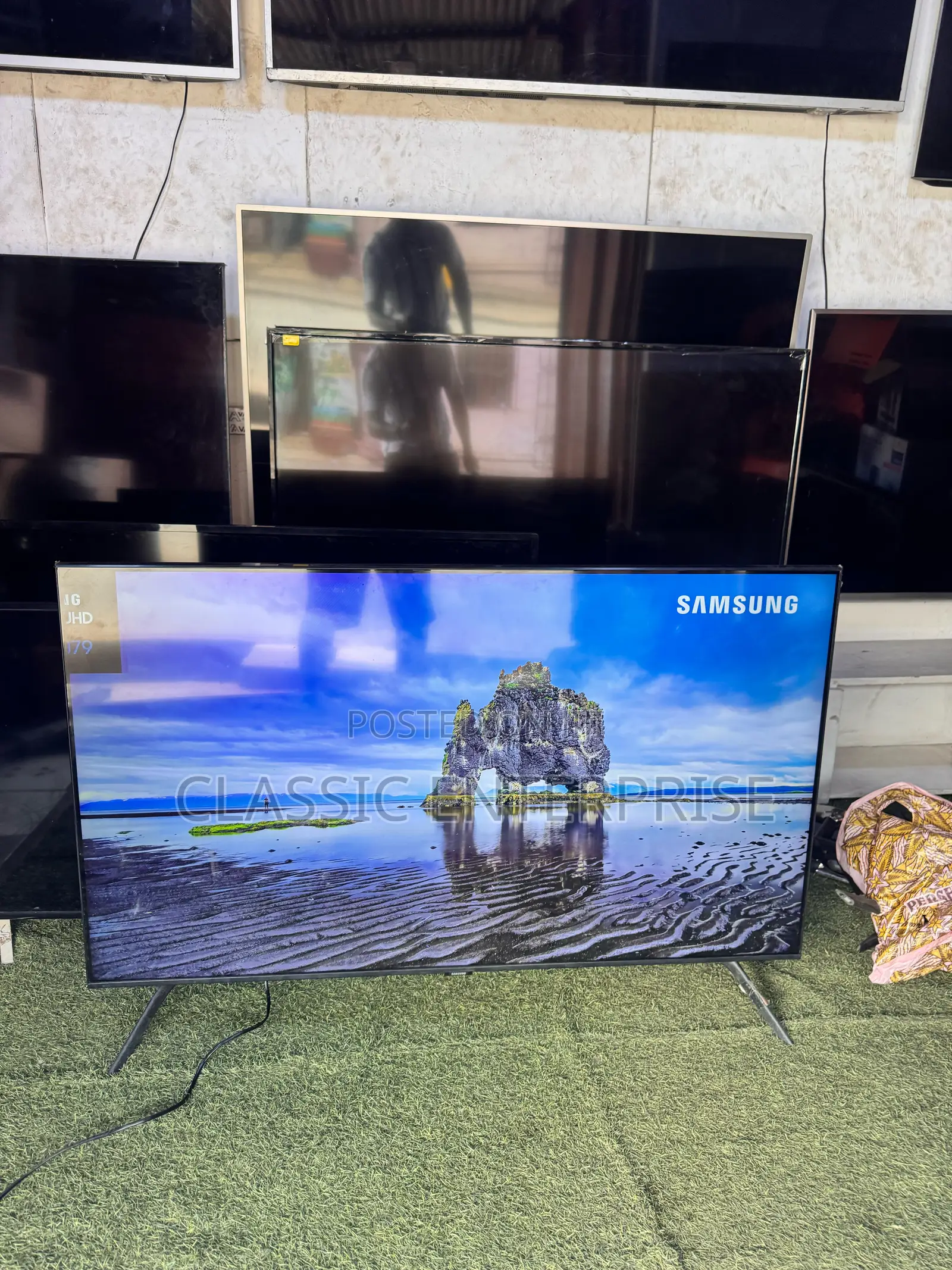 Samsung 50 Inches Smart Crystal Uhd Graphics Tv