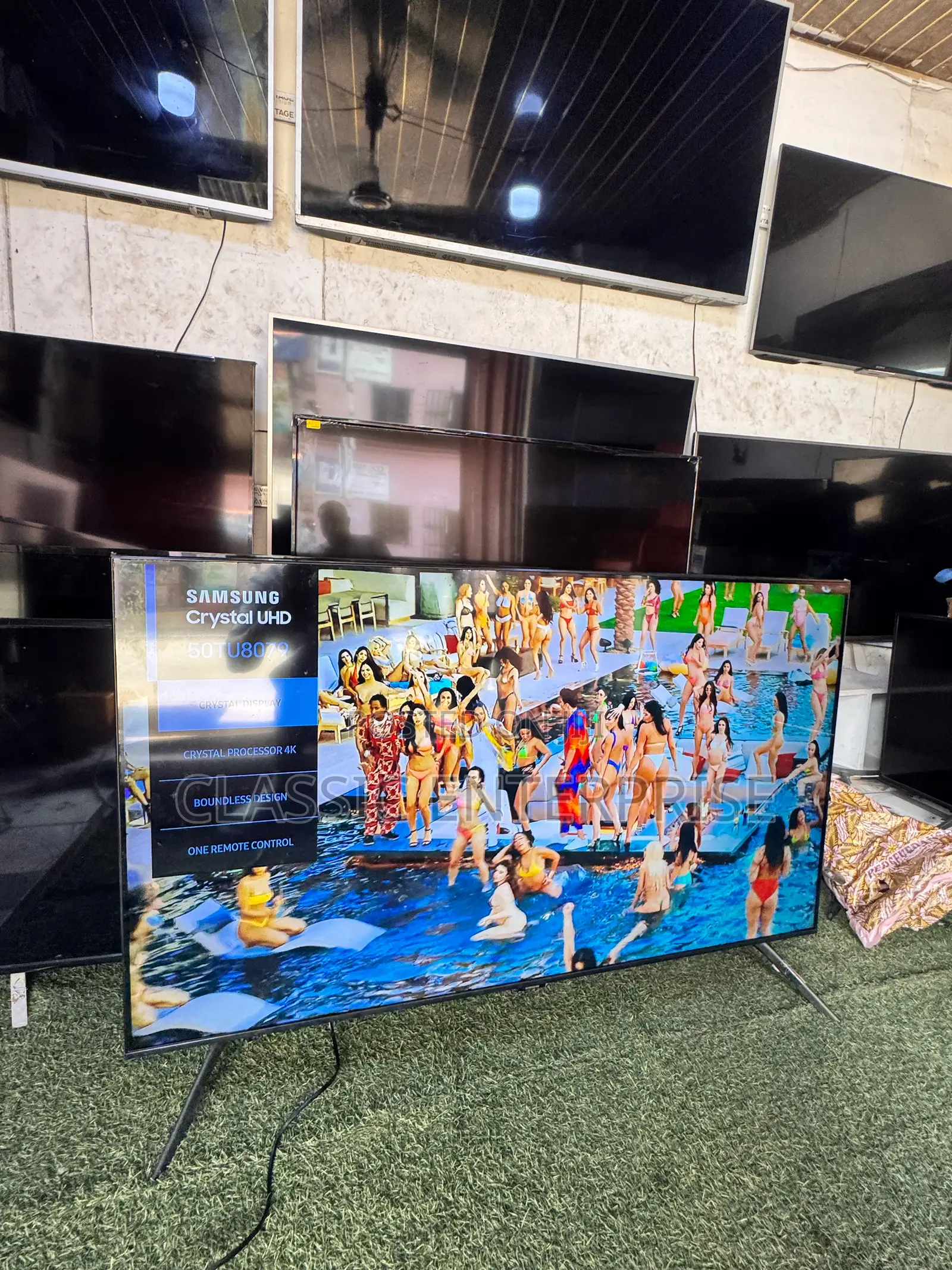 Samsung 50 Inches Smart Crystal Uhd Graphics Tv