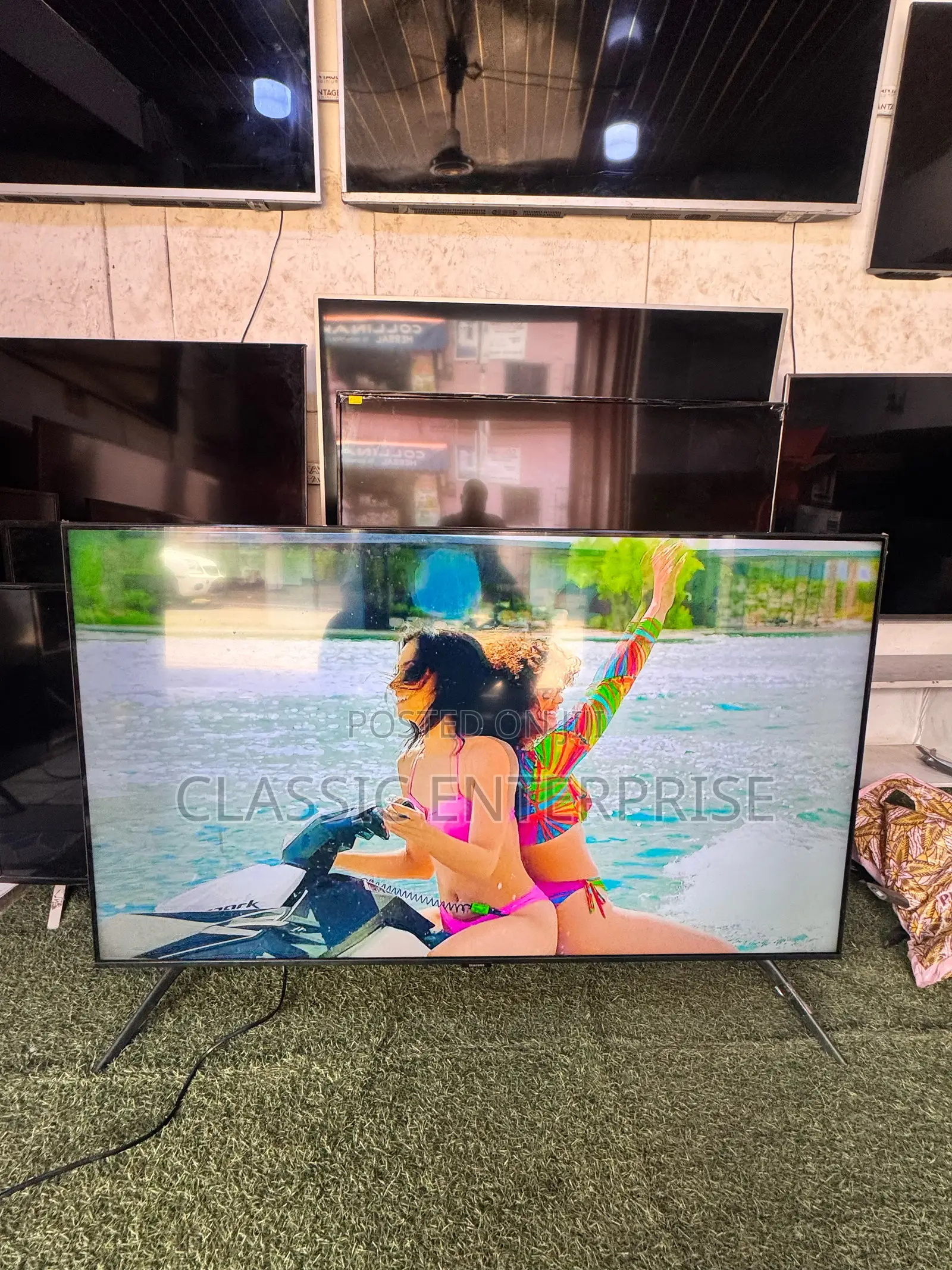Samsung 50 Inches Smart Crystal Uhd Graphics Tv
