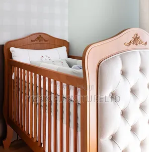 Baby/Kids Bed/Crib (Nóbile Wooden Crib)