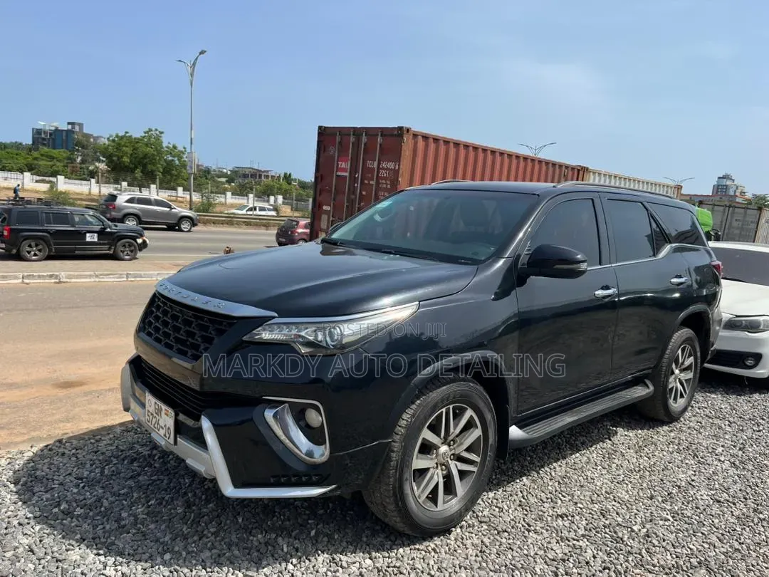 Toyota Fortuner 2019 Black