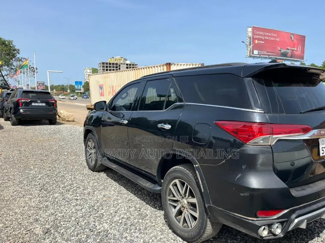 Toyota Fortuner 2019 Black