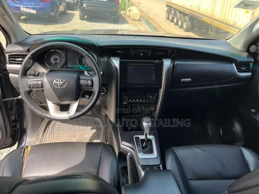 Toyota Fortuner 2019 Black