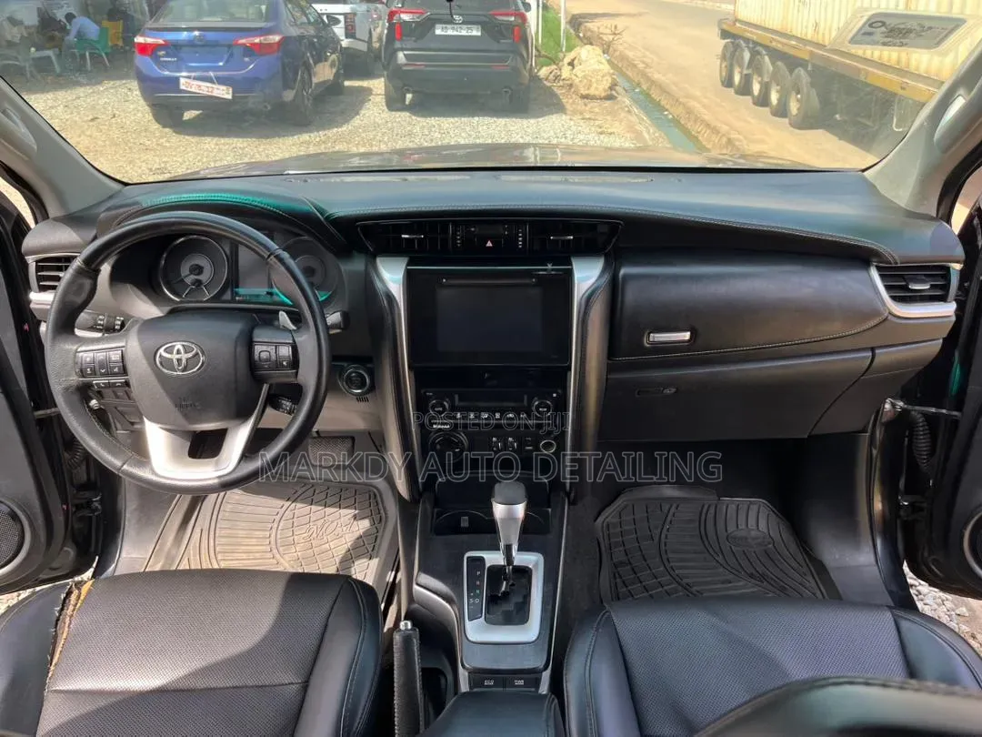 Toyota Fortuner 2019 Black