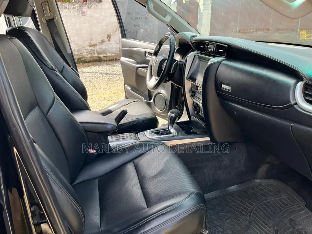 Toyota Fortuner 2019 Black