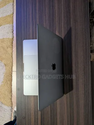 Laptop Apple MacBook Pro 2020 16GB Intel Core i7 SSD 1T