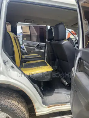 Mitsubishi Pajero 2016 White