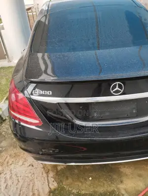 Mercedes-Benz C300 2016 Black