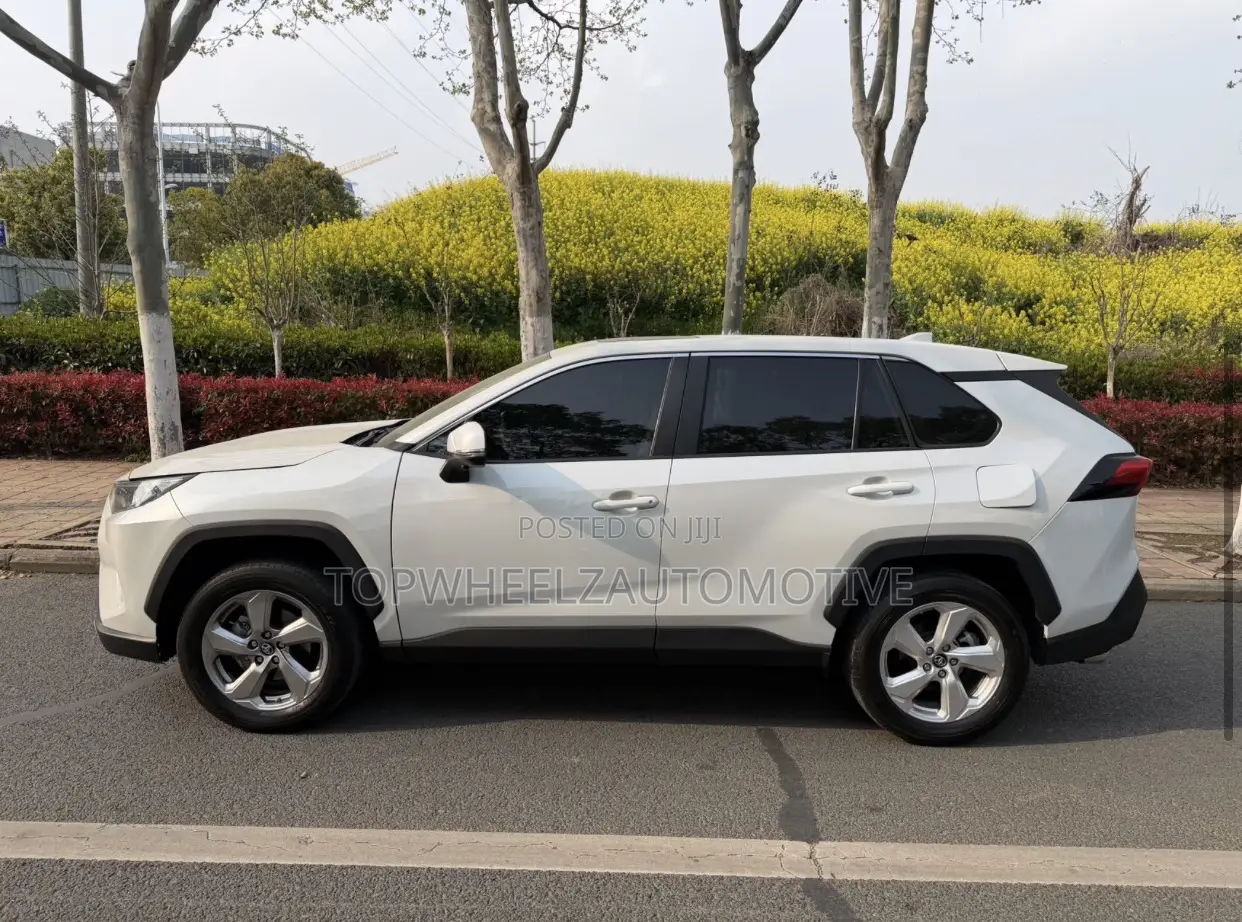 Toyota RAV4 2023 White