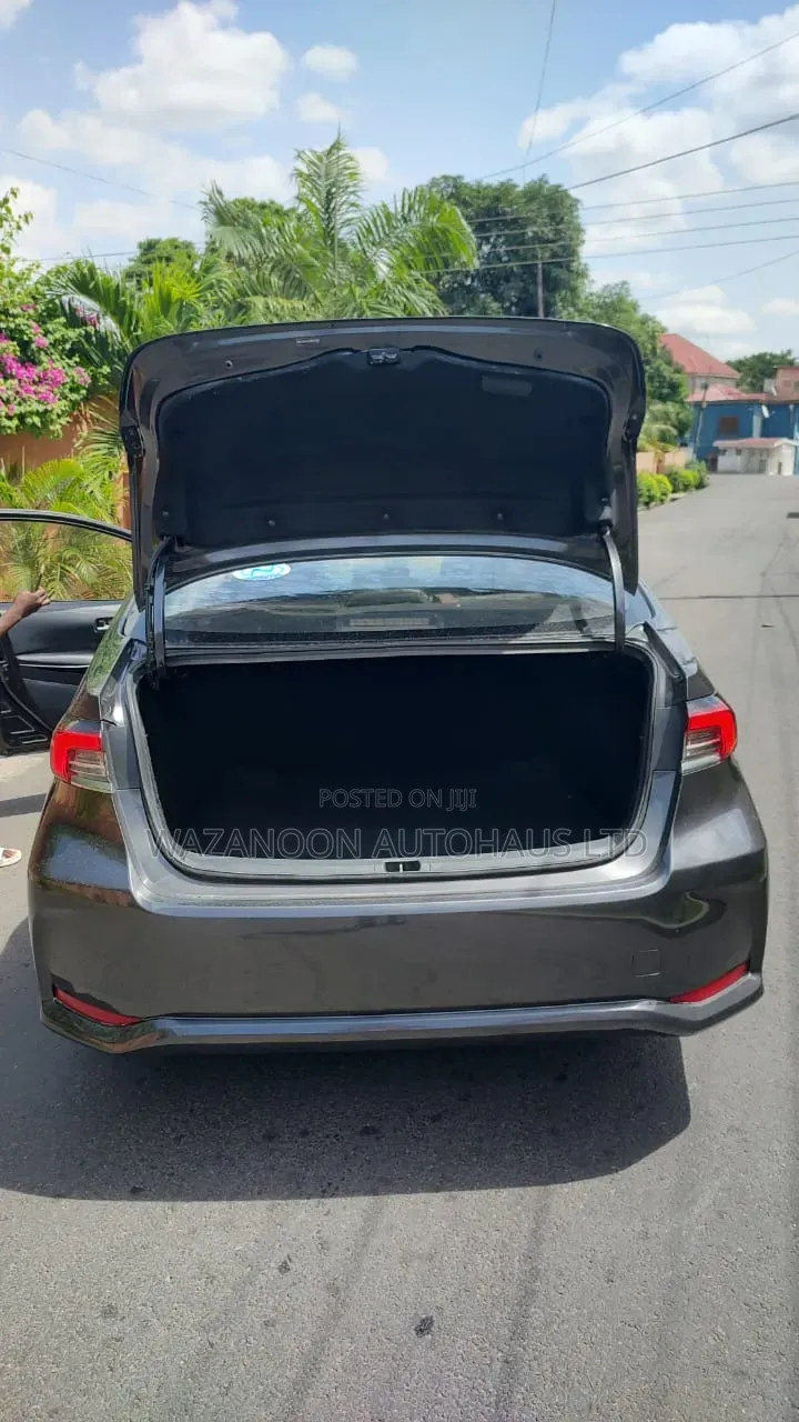 Toyota Corolla SE (1.8L 4cyl 2A) 2019 Gray