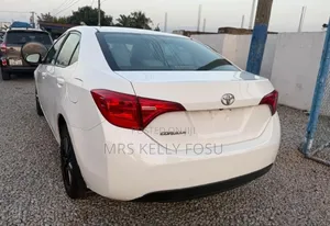 Toyota Corolla LE ECO 4dr Sedan (1.8L 4cyl CVT) 2017 White