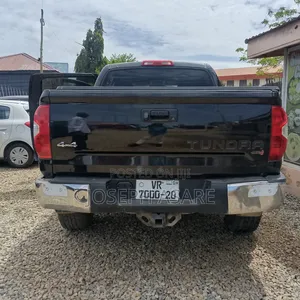 Toyota Tundra 2018 Blue