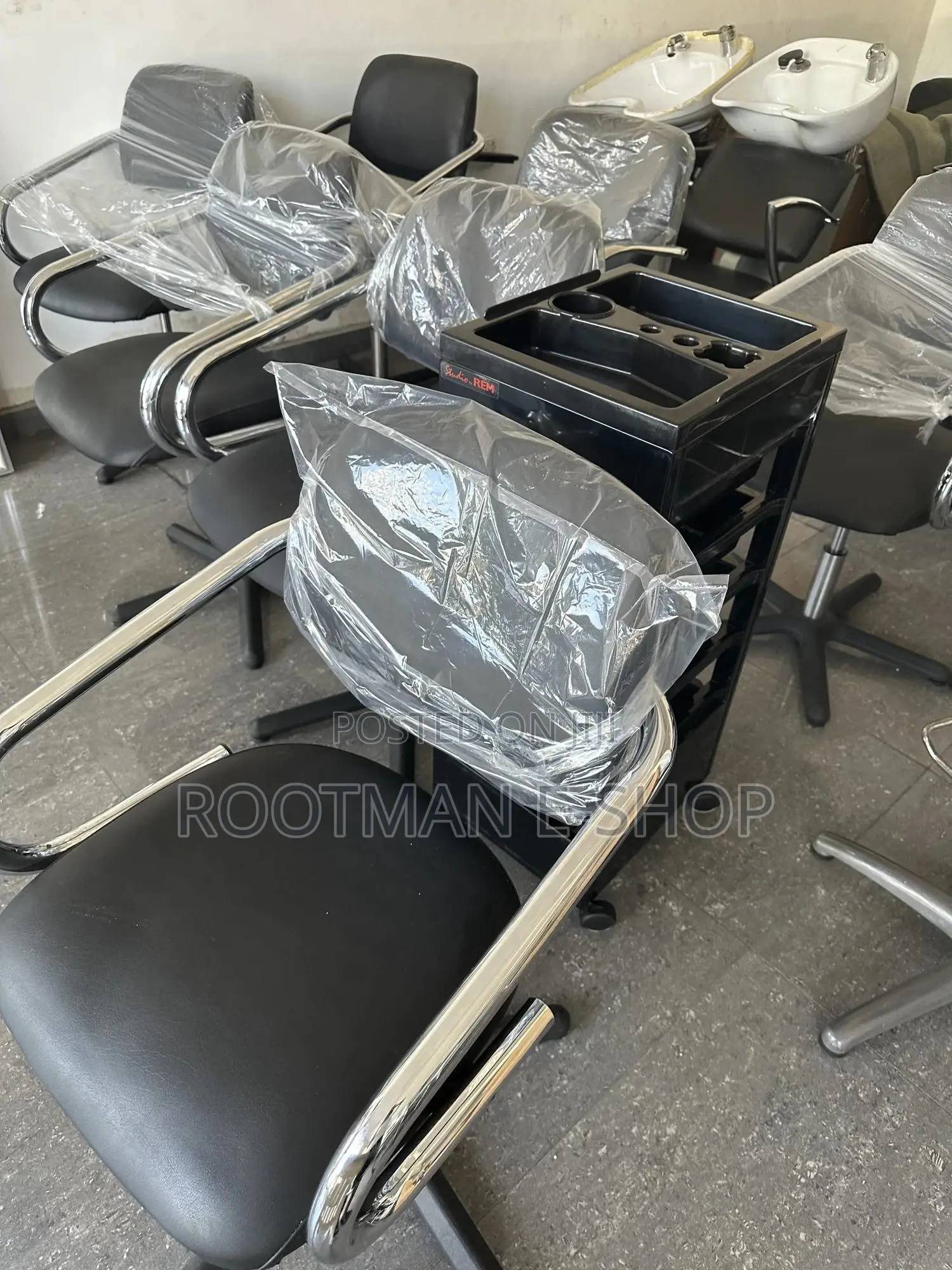 Black Salon Styling Chair With Chrome Armrests