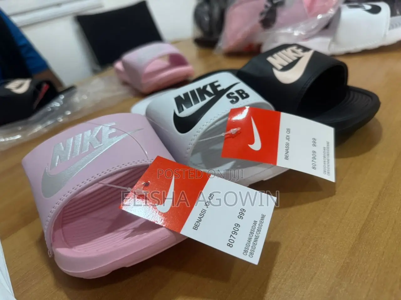 Unisex Nice and Comfortable Nike Slides at Achimota/Ashaiman